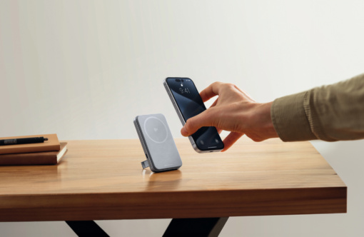 EcoFlow Rapid Magnetic Power Bank Silver Stand
